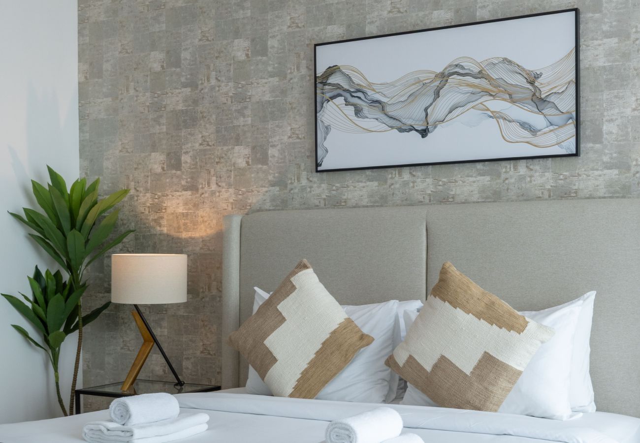 Apartment in Dubai -  Spectacular 2BR with Burj Khalifa & Fountain View
