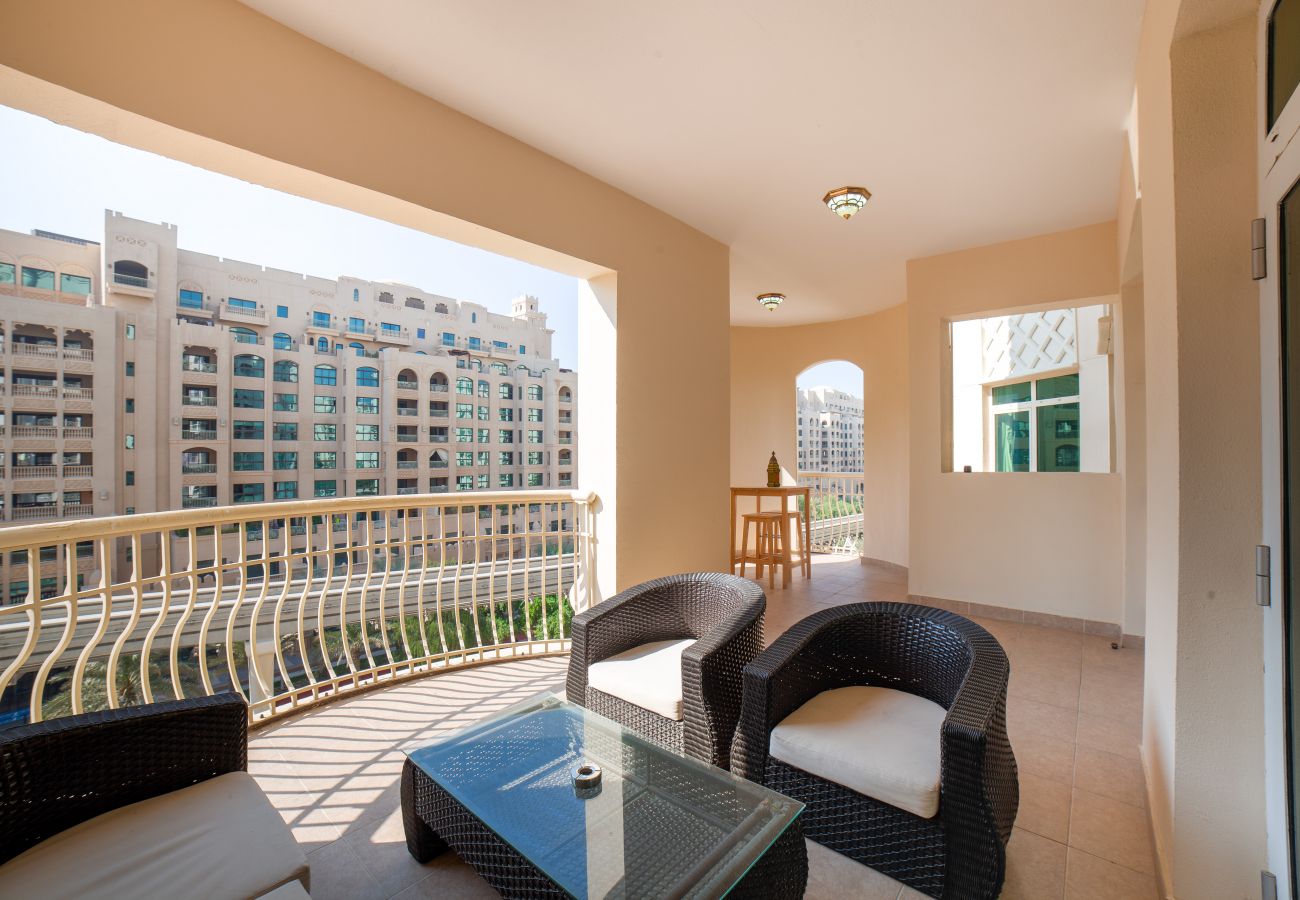 Apartment in Dubai -  2BR on Palm Jumeirah With Beach and Complimentary Golf 