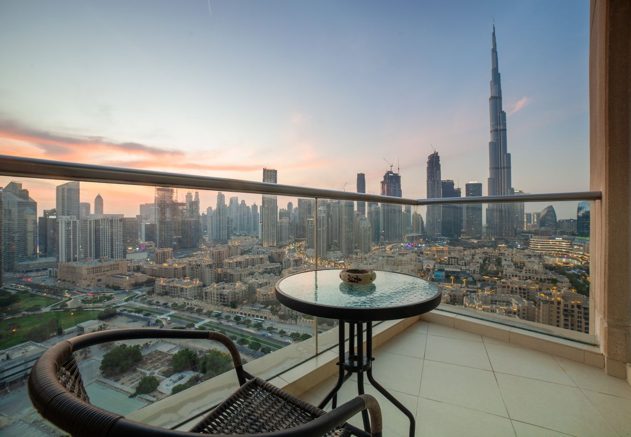 Apartment in Dubai - Panoramic Burj Khalifa View Apartment Downtown Dubai