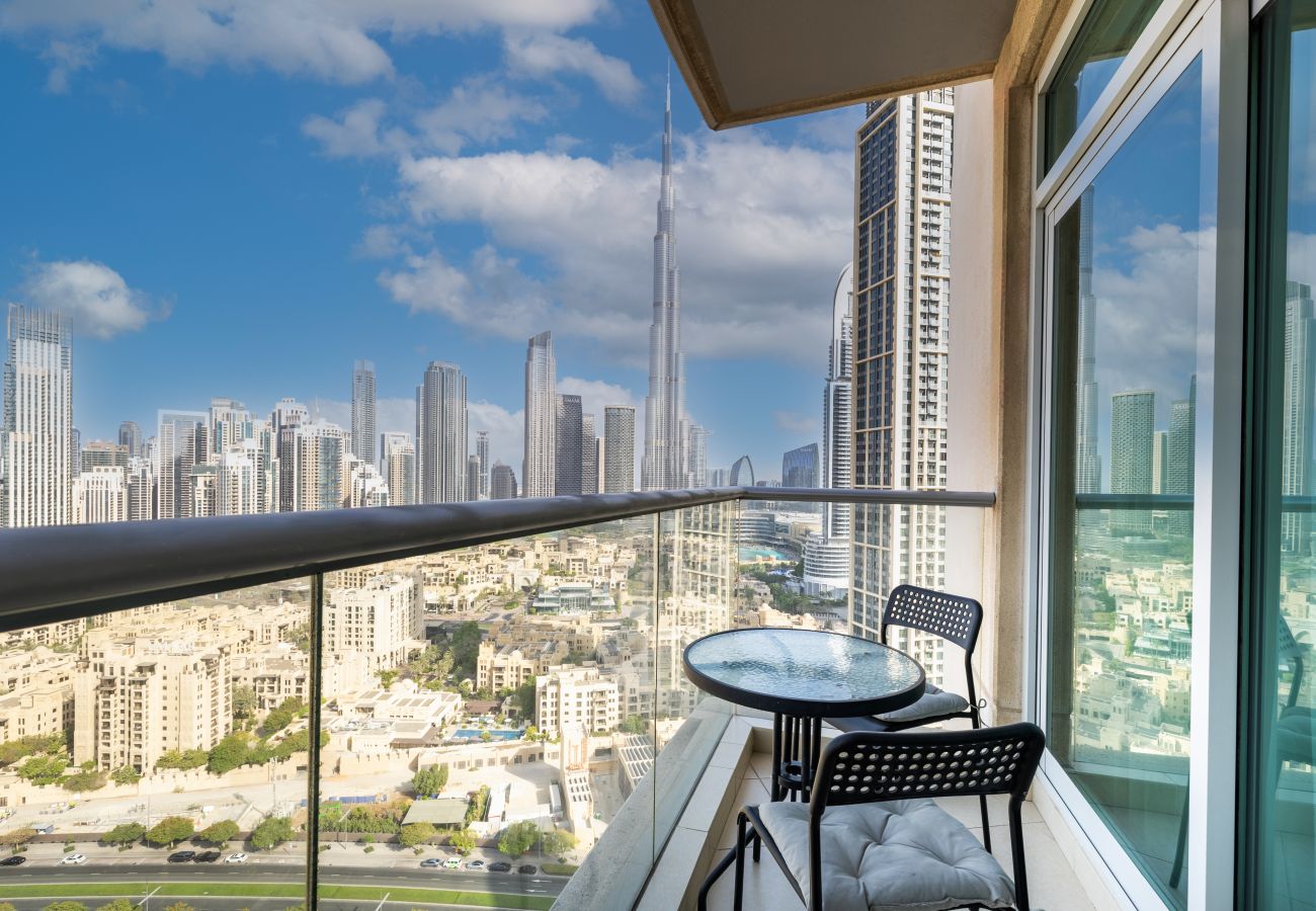 Apartment in Dubai - Upgraded Apartment w/ Stunning Burj Khalifa View 