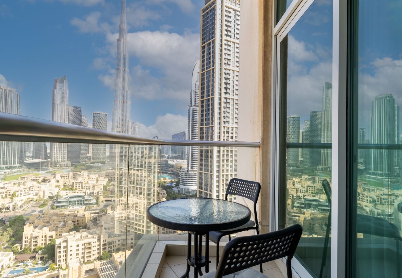 Apartment in Dubai - Upgraded Apartment w/ Stunning Burj Khalifa View 