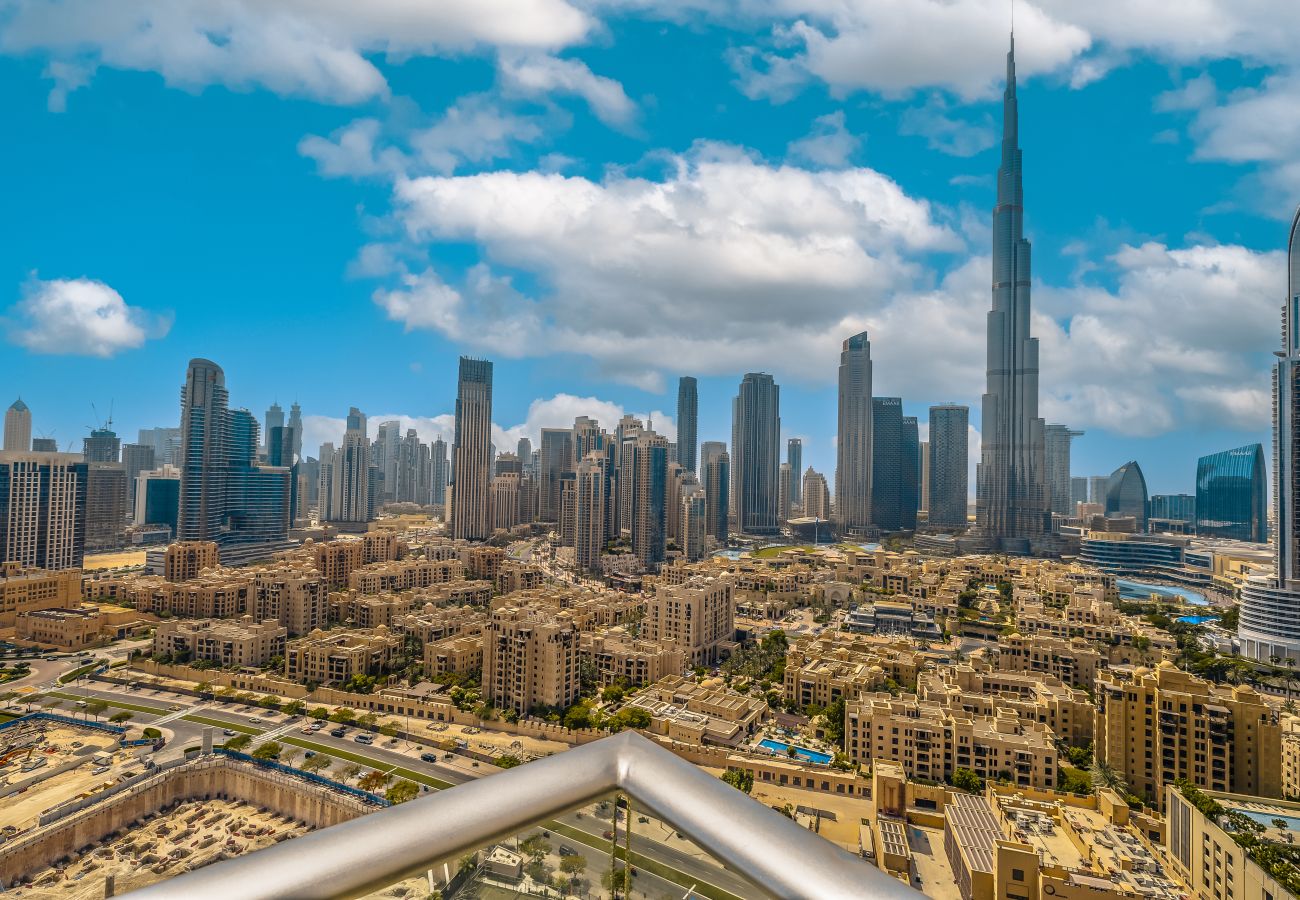 Apartment in Dubai - Upgraded Apartment w/ Stunning Burj Khalifa View 