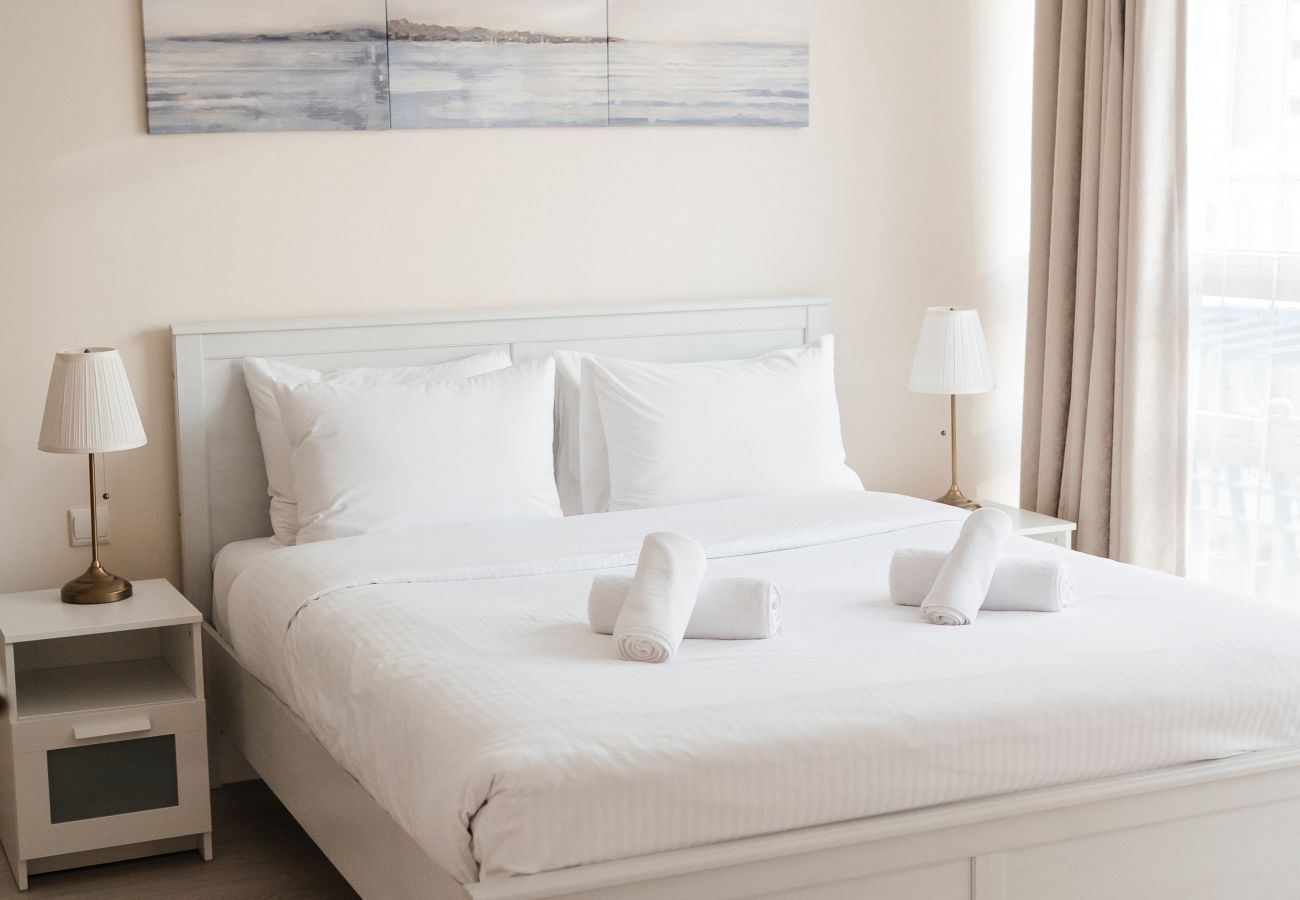 Apartment in Dubai - Cozy & Comfy 1 Bed Holiday Home in Dubai Marina