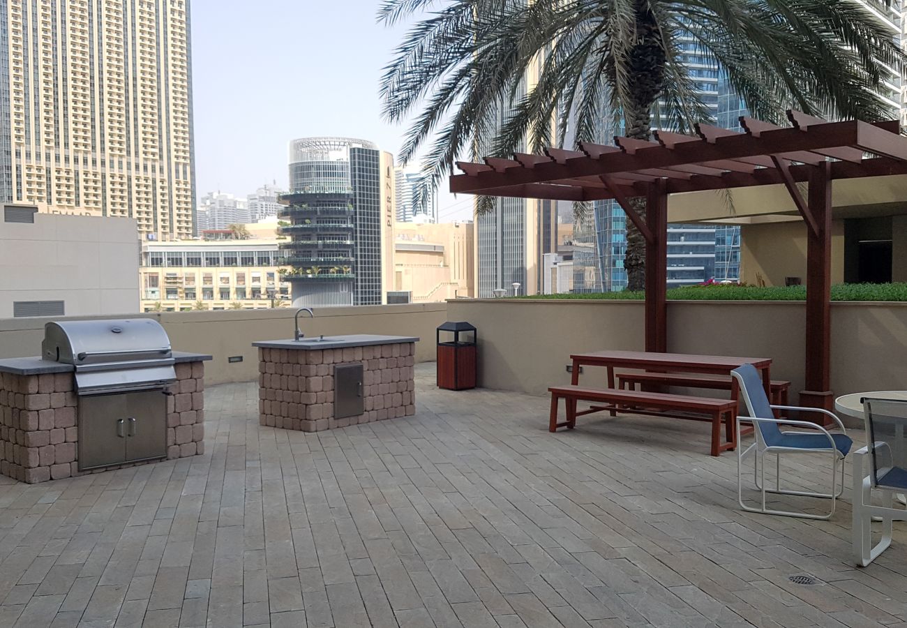 Apartment in Dubai - Chic 1BR Oasis in the Heart of Dubai Marina