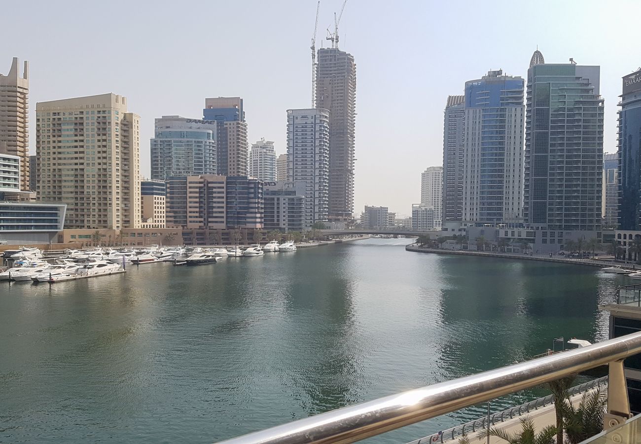 Apartment in Dubai - Chic 1BR Oasis in the Heart of Dubai Marina