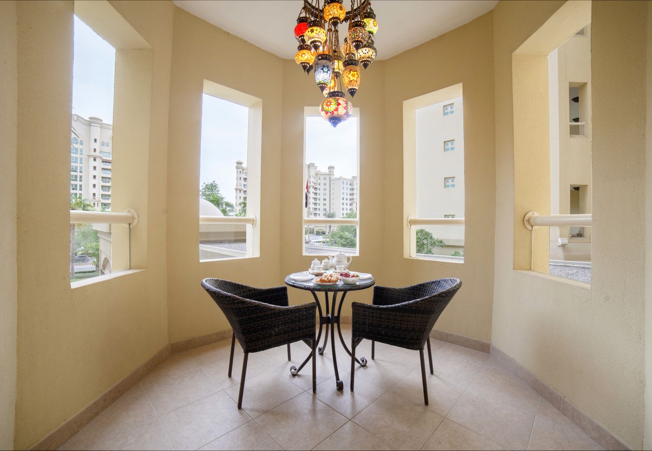 Apartment in Dubai - UPGRADED 2BR Shoreline Palm Jumeirah - Pool&Beach