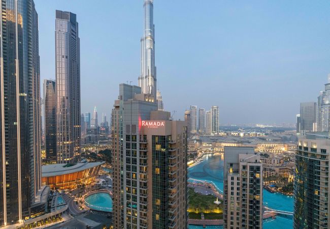 Apartment in Dubai - Luxury 2BR Downtown Apt: Burj & Fountain Views