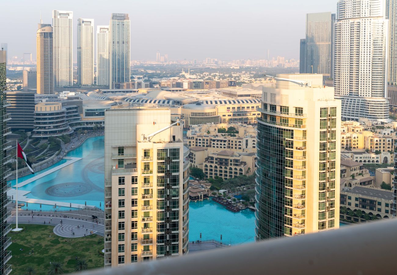 Apartment in Dubai - Luxury 2BR Downtown Apt: Burj & Fountain Views