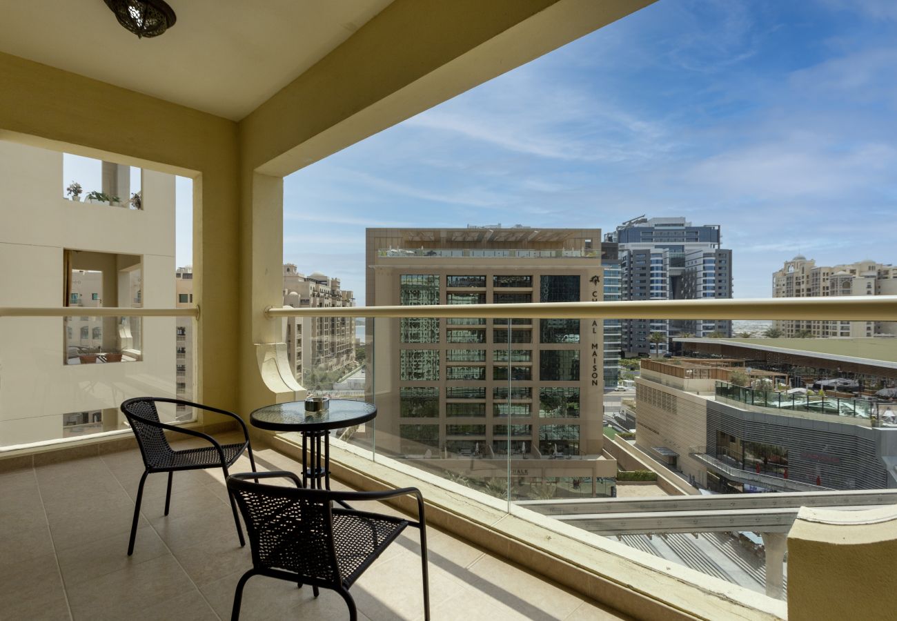 Apartment in Dubai - LUXE 1BR w/ Palm Skyline View & Easy Mall Access