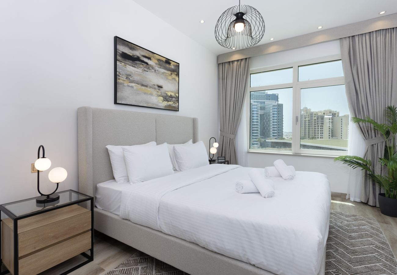 Apartment in Dubai - LUXE 1BR w/ Palm Skyline View & Easy Mall Access