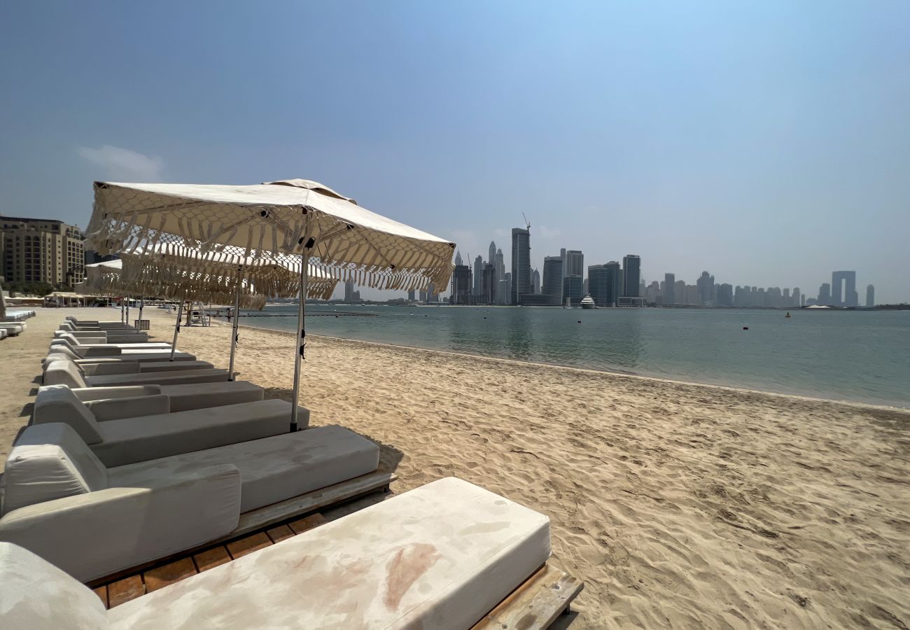 Studio in Dubai - LUXE Studio at Seven Palm with Infinity Pool