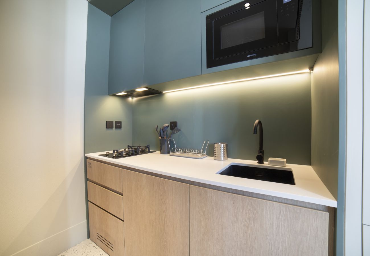 Apartment in Dubai - Upscale Studio w/ Burj View, Upside Living