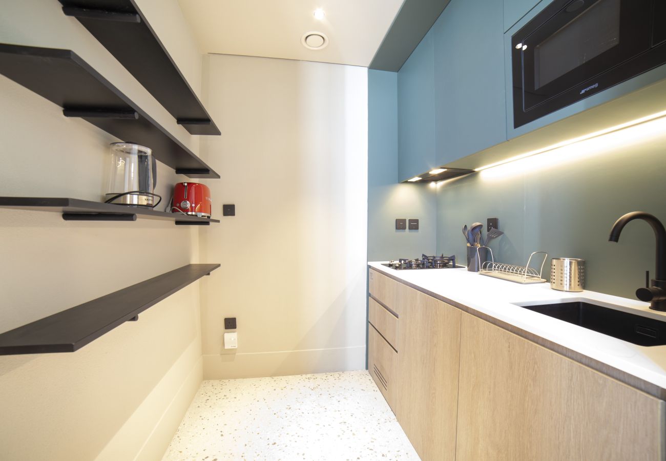Apartment in Dubai - Upscale Studio w/ Burj View, Upside Living