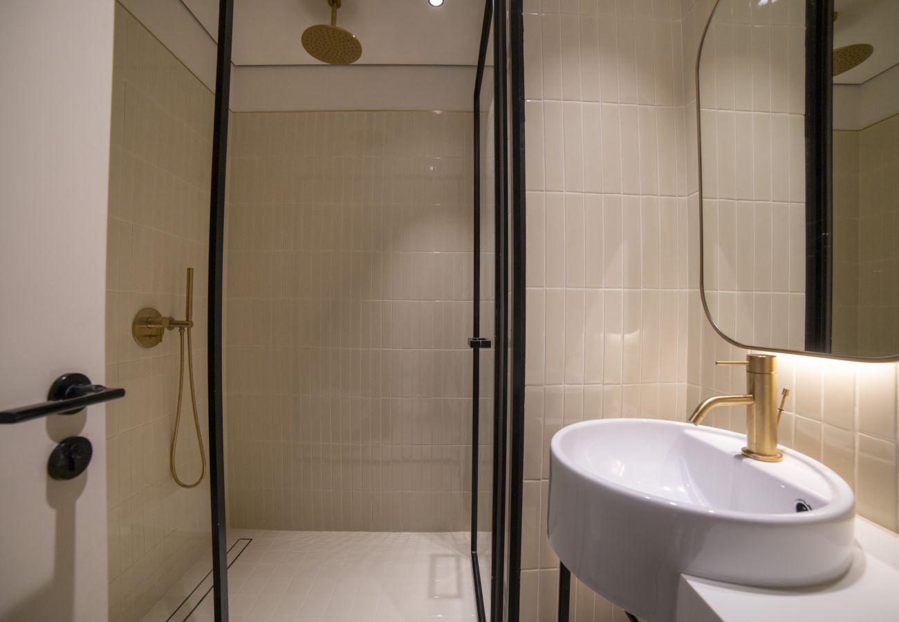 Apartment in Dubai - Upscale Studio w/ Burj View, Upside Living