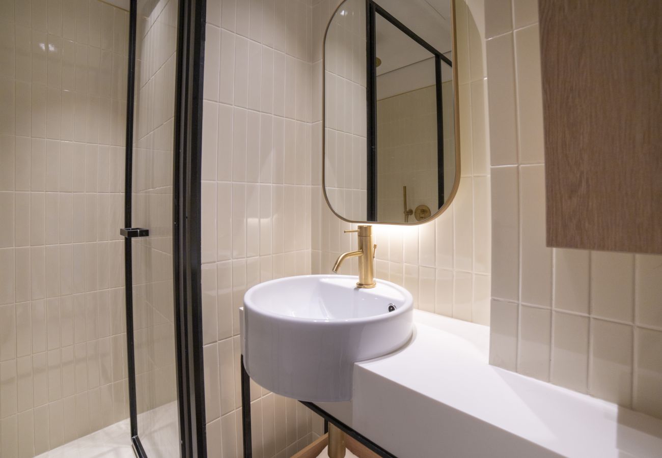 Apartment in Dubai - Upscale Studio w/ Burj View, Upside Living