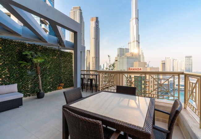Апартаменты на Dubai - Luxury 2BR Downtown Apt: Burj & Fountain Views