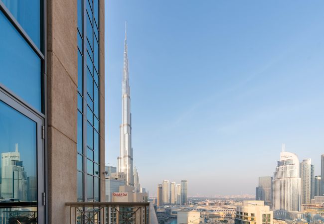 Апартаменты на Dubai - Luxury 2BR Downtown Apt: Burj & Fountain Views
