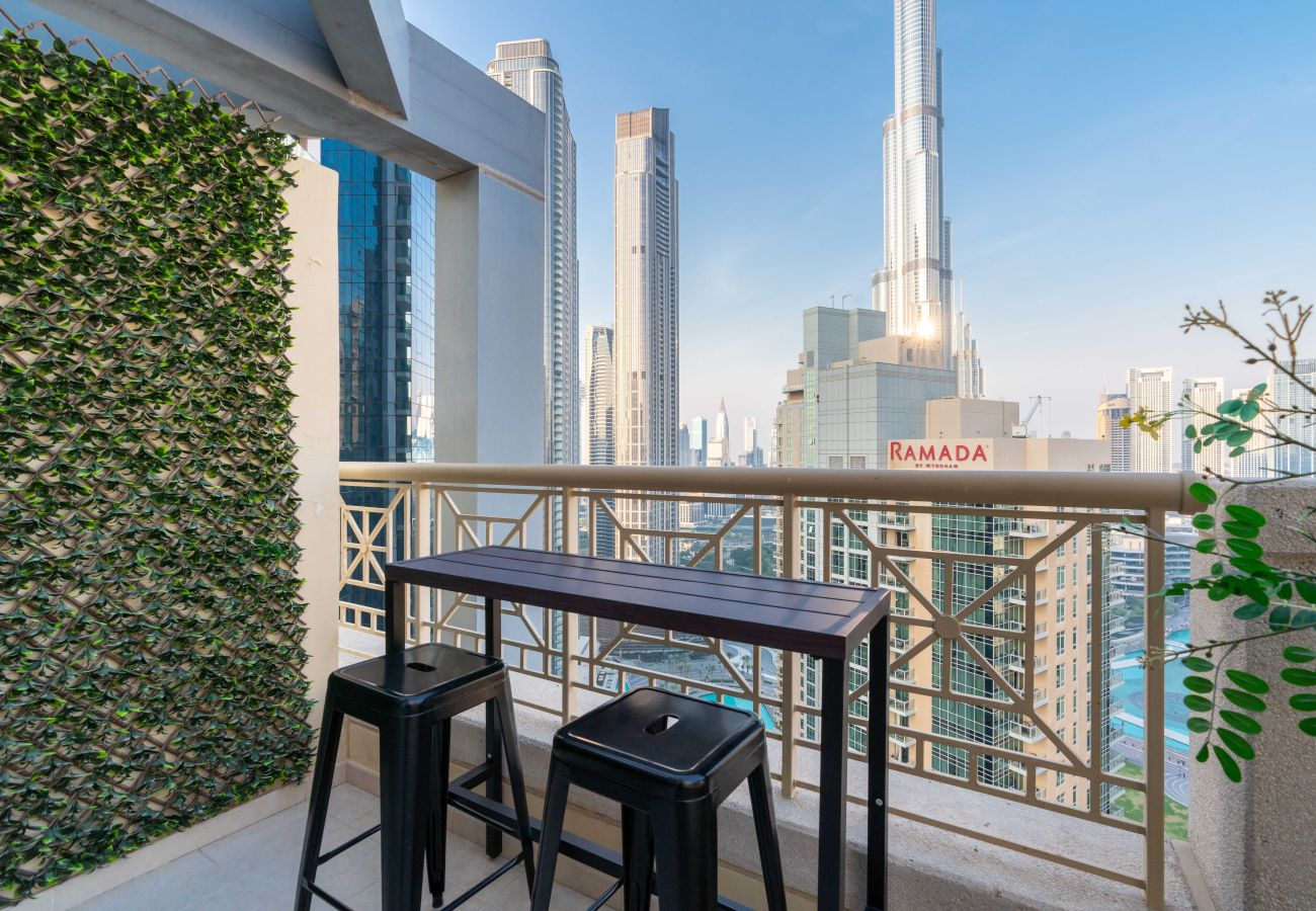 Апартаменты на Dubai - Luxury 2BR Downtown Apt: Burj & Fountain Views