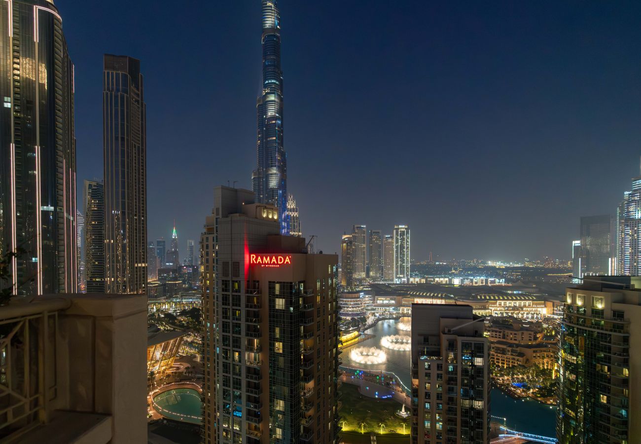 Апартаменты на Dubai - Luxury 2BR Downtown Apt: Burj & Fountain Views