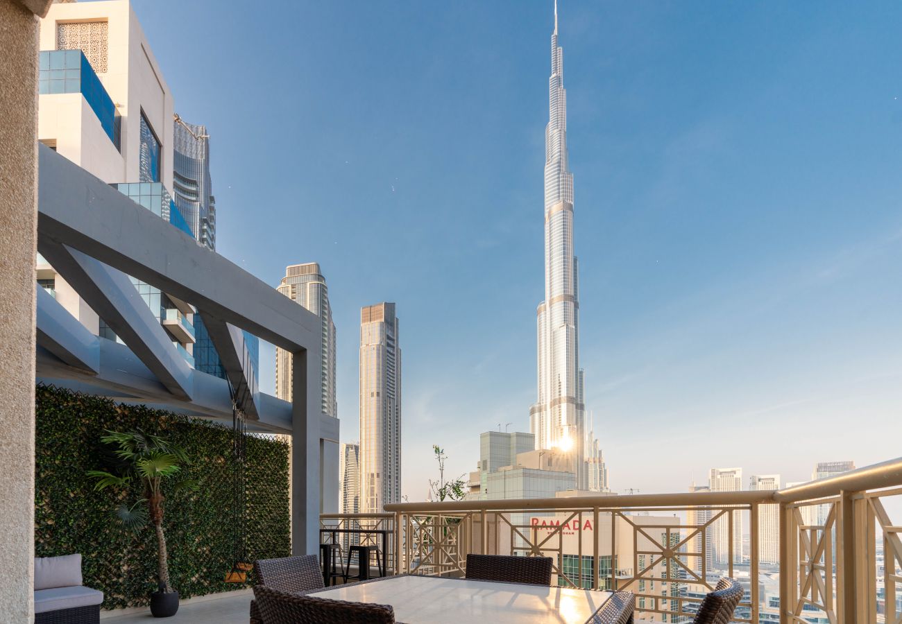 Апартаменты на Dubai - Luxury 2BR Downtown Apt: Burj & Fountain Views