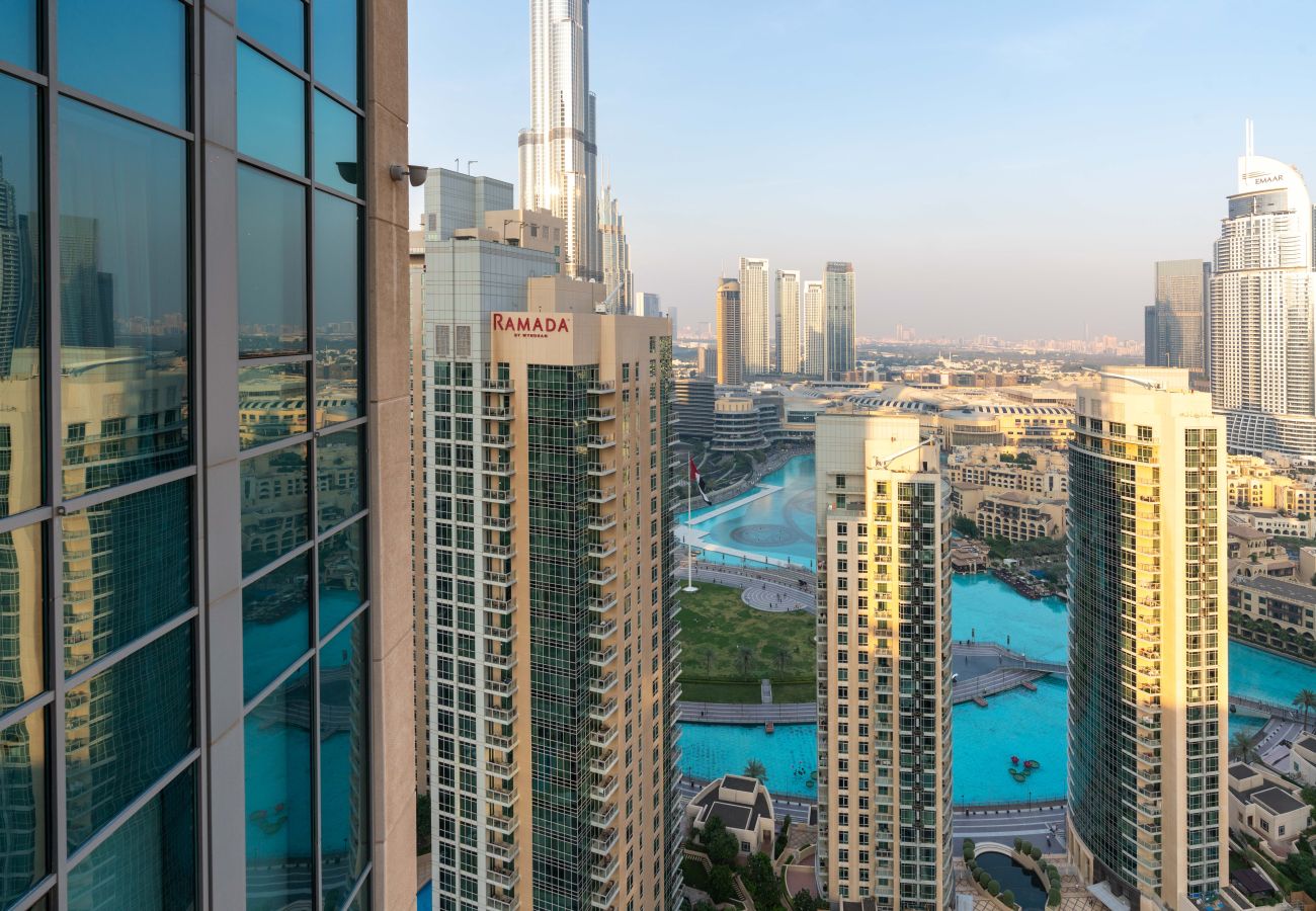 Апартаменты на Dubai - Luxury 2BR Downtown Apt: Burj & Fountain Views