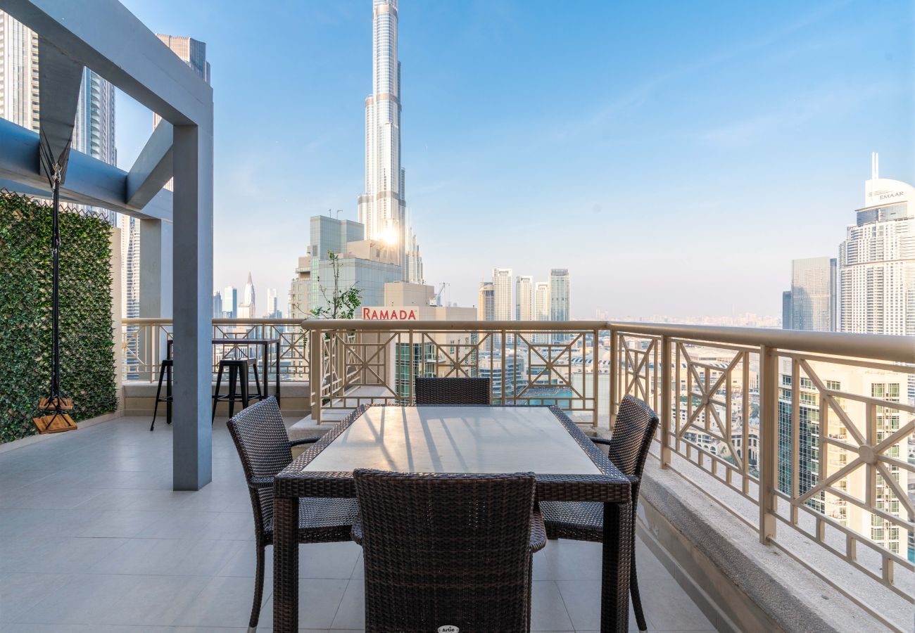 Апартаменты на Dubai - Luxury 2BR Downtown Apt: Burj & Fountain Views