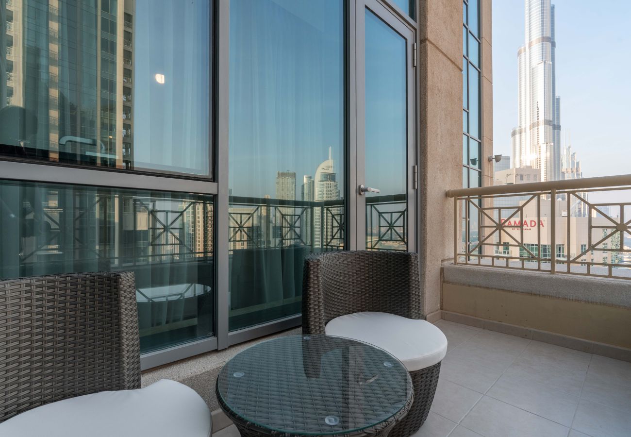 Апартаменты на Dubai - Luxury 2BR Downtown Apt: Burj & Fountain Views