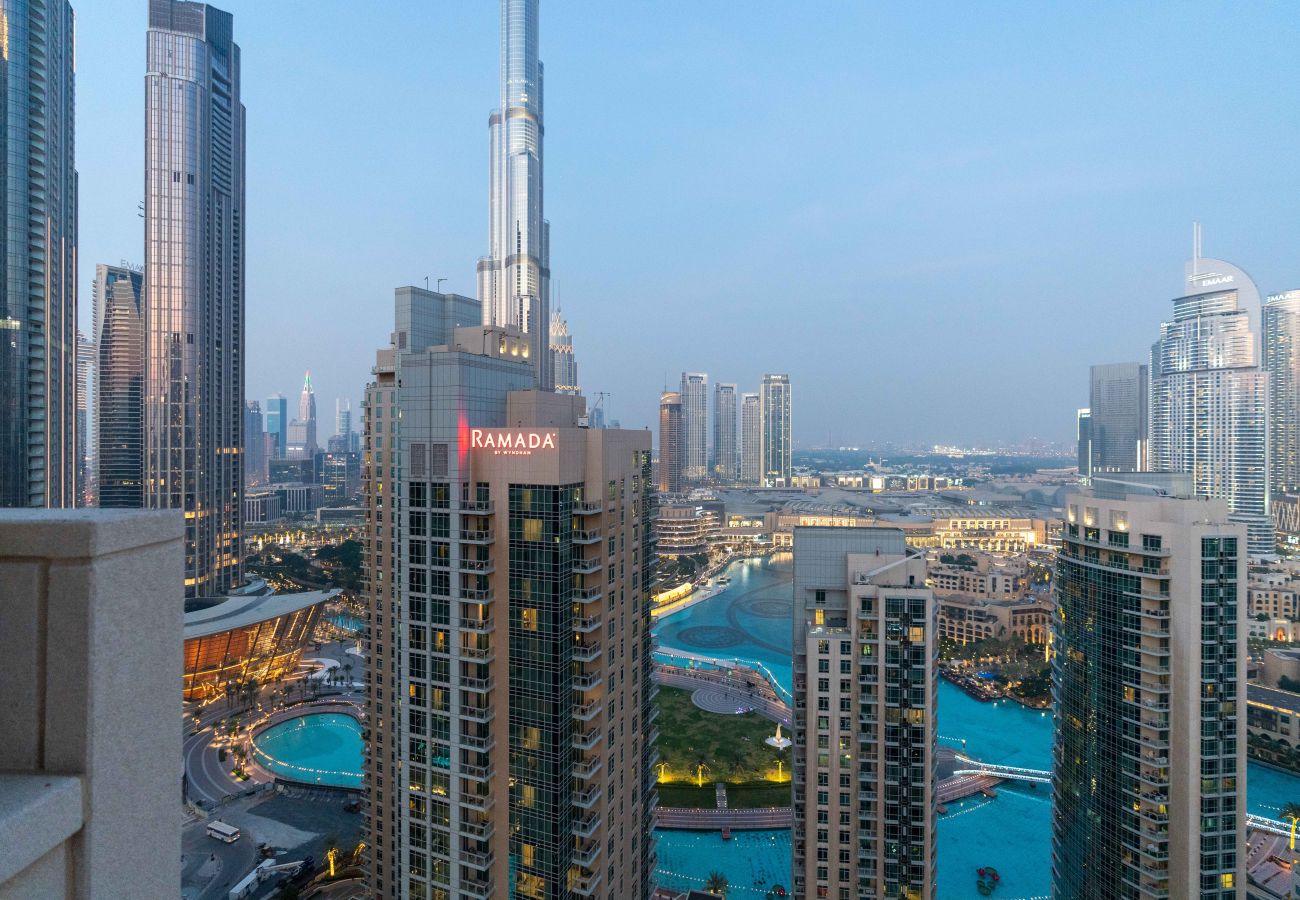 Апартаменты на Dubai - Luxury 2BR Downtown Apt: Burj & Fountain Views