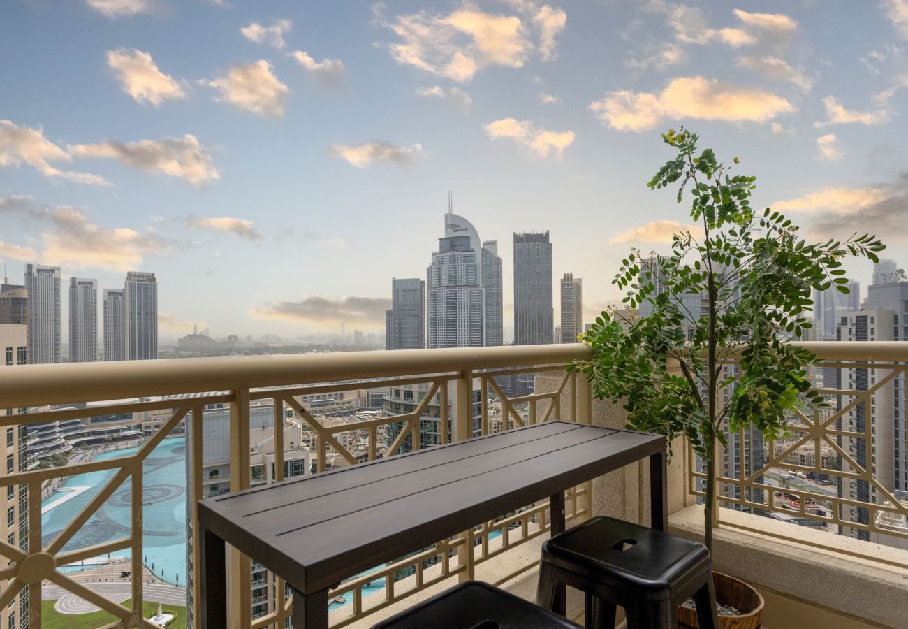 Апартаменты на Dubai - Luxury 2BR Downtown Apt: Burj & Fountain Views